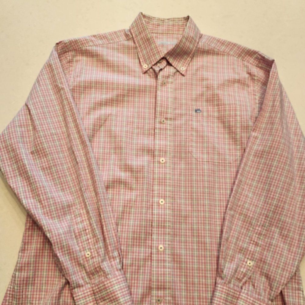 Southern Tide Mens button down long sleeved shirt. Size L